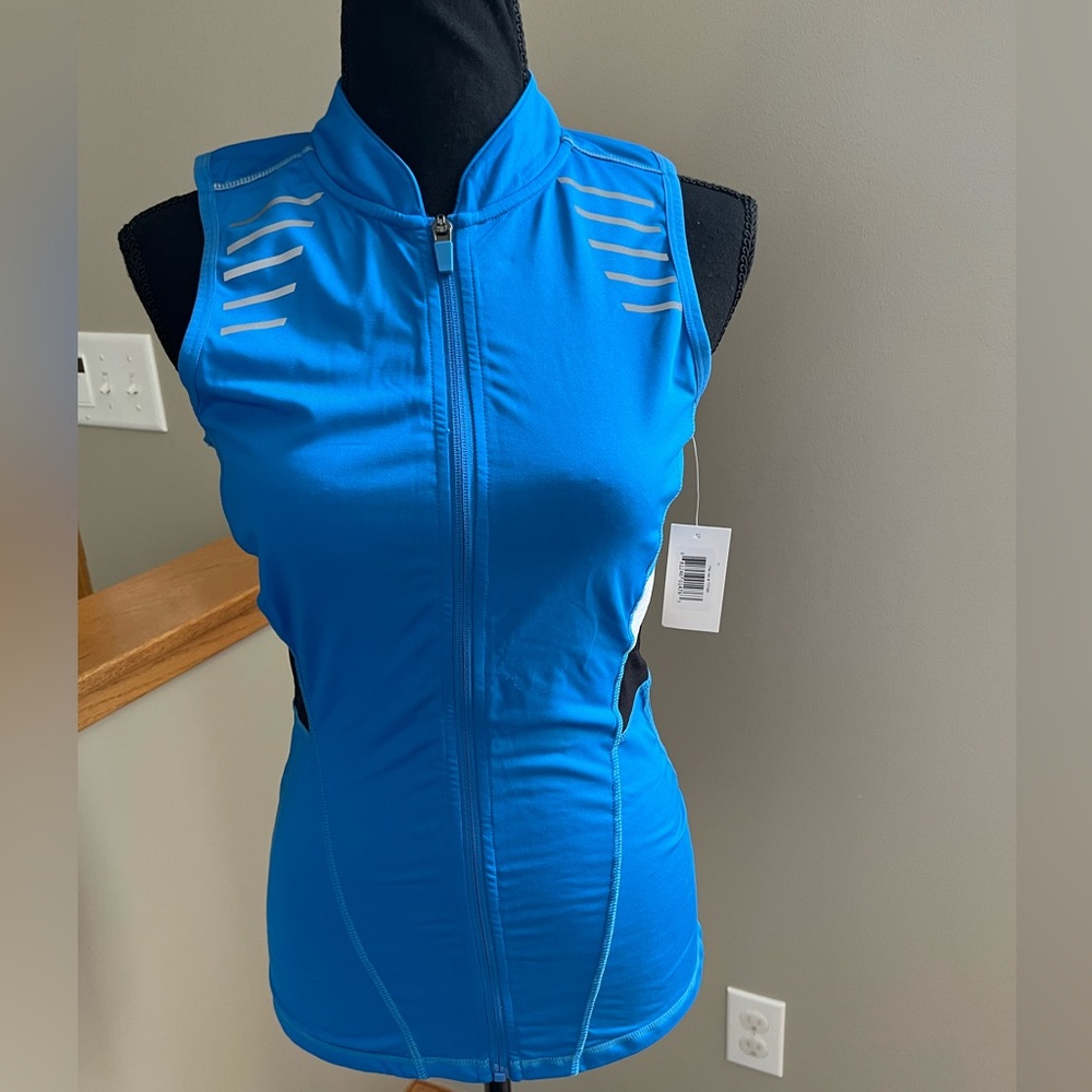 New women’s Baseline Athletics sleeveless zip front blue vest. Size P/S